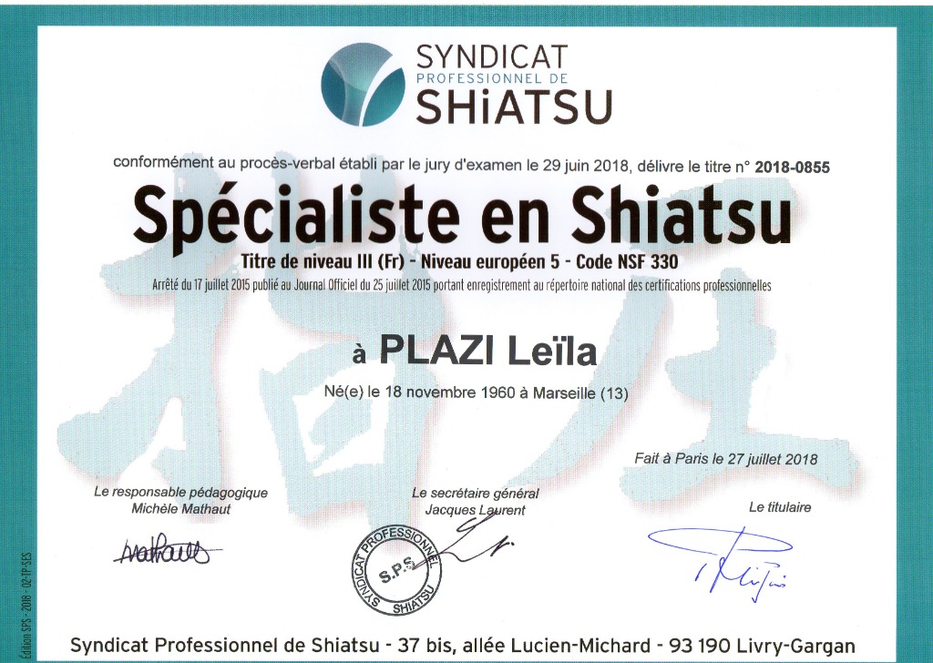 photo diplome Leila PLAZI