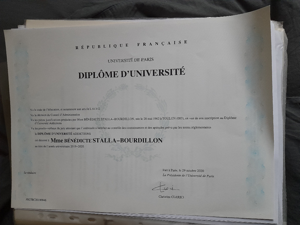 photo diplome Bénédicte Stalla-Bourdillon