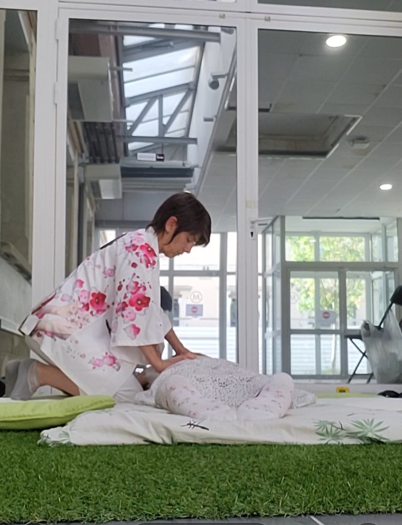 photo seance FBR Shiatsu Isabelle Monod E.I