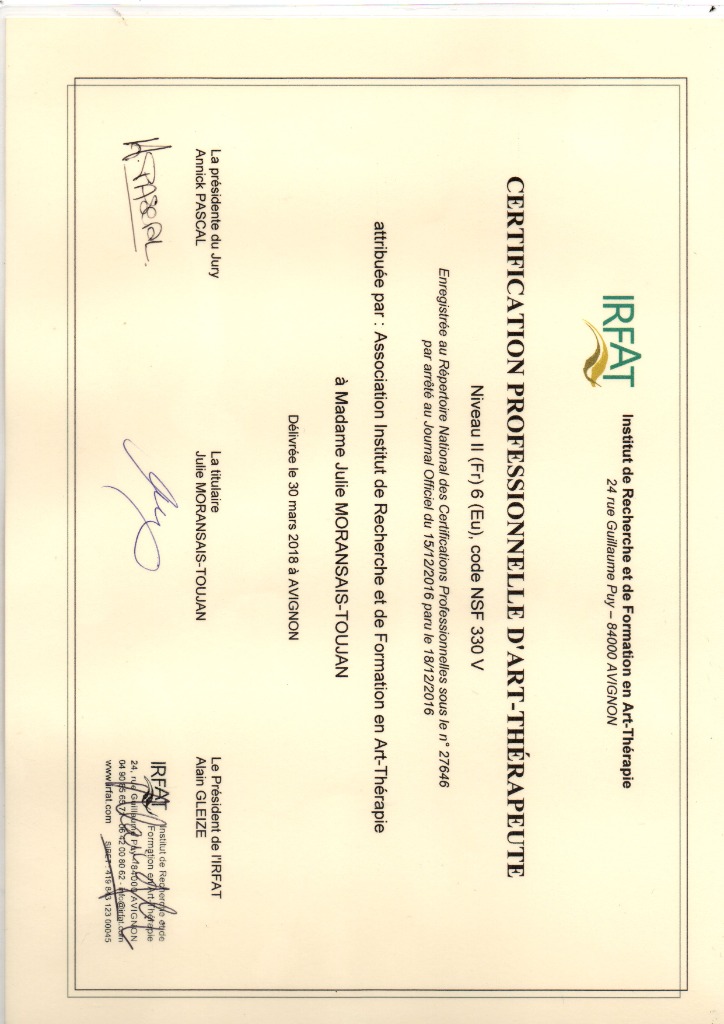 photo diplome July Toujan- cabinet art-thérapie aquazen