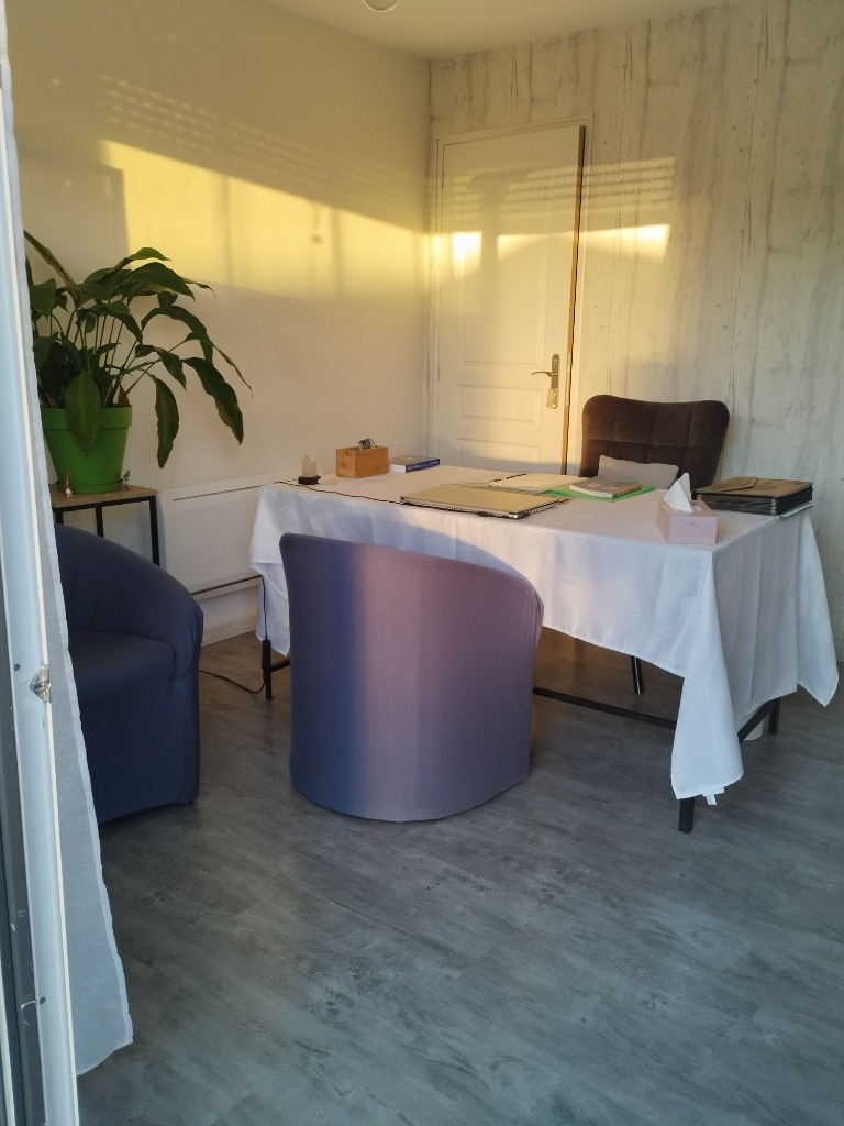 photo cabinet Caroline Pouches Praticienne Hymaï