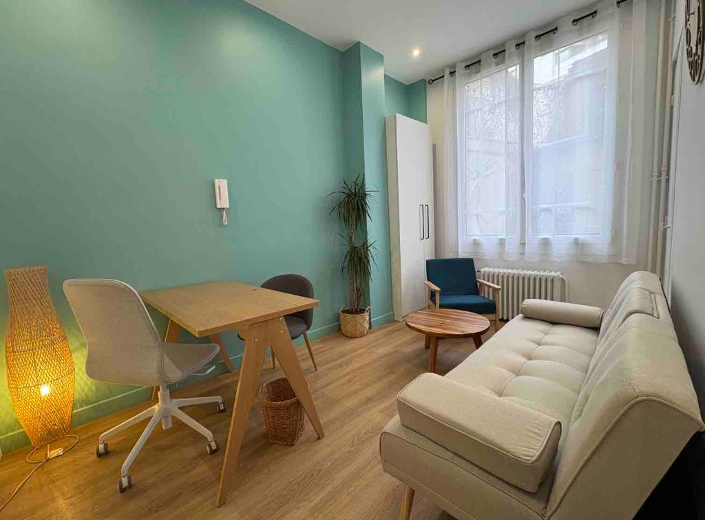 photo cabinet Cécile Vallat