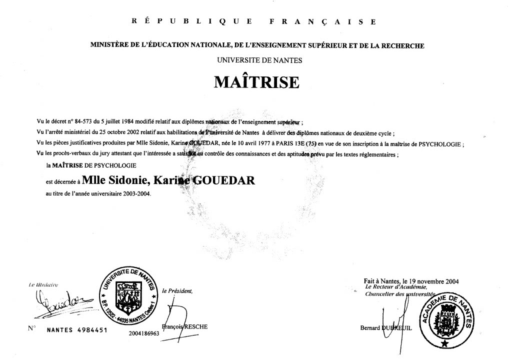 photo diplome Sidonie Gouëdar