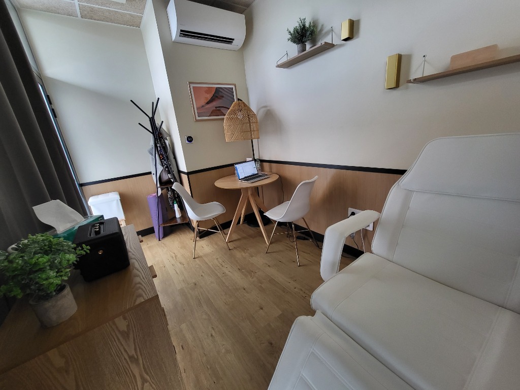 photo cabinet Annie Adnileb VIOT