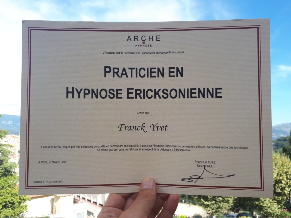 photo diplome Franck Yvet Hypnose