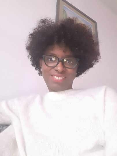 photo portrait Anatoe Médium Énergéticienne