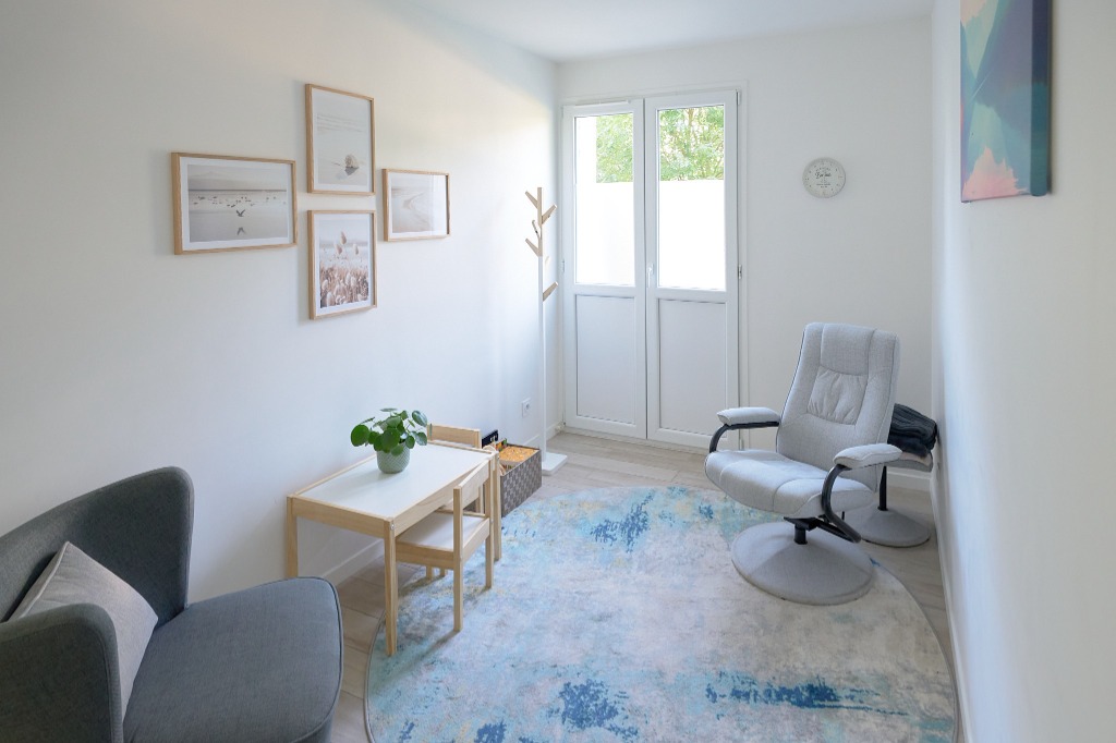 photo cabinet Elena POVOLACHI