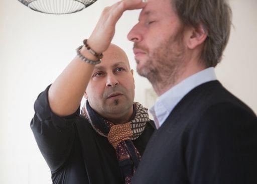 photo seance Robert Saunier (HypnoCoaching Process)