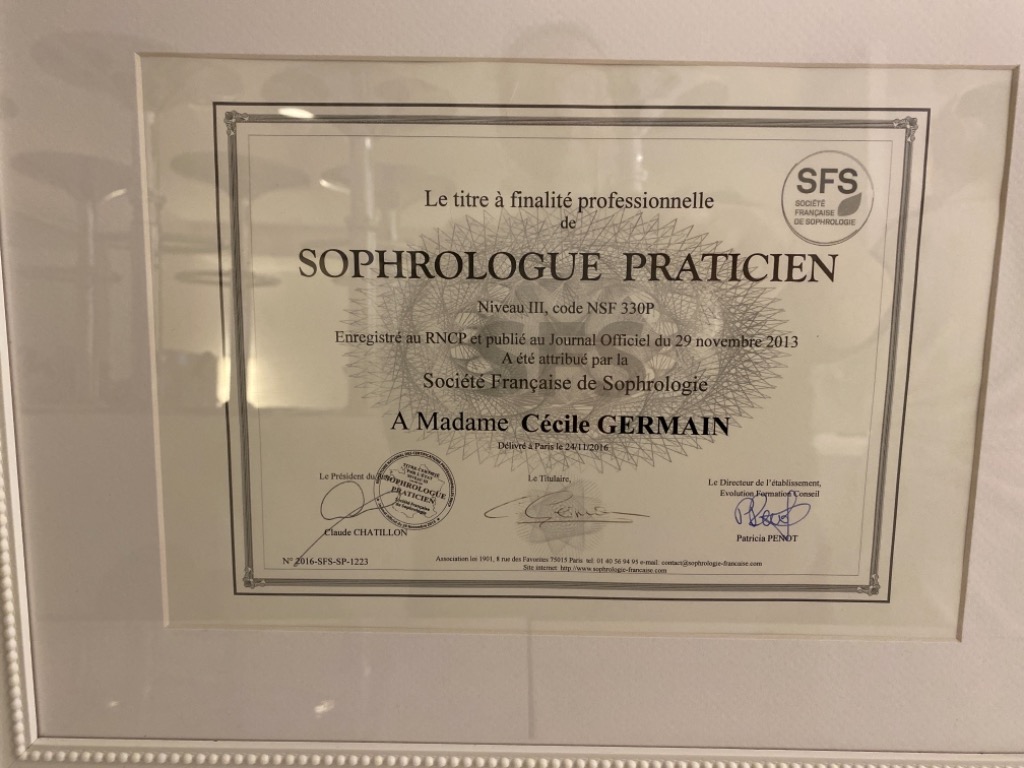 photo diplome Cécile Germain Sophrologue Praticien