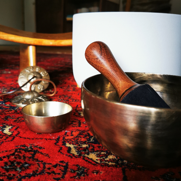 MASSAGE ET RELAXATION BOL CHANTANT