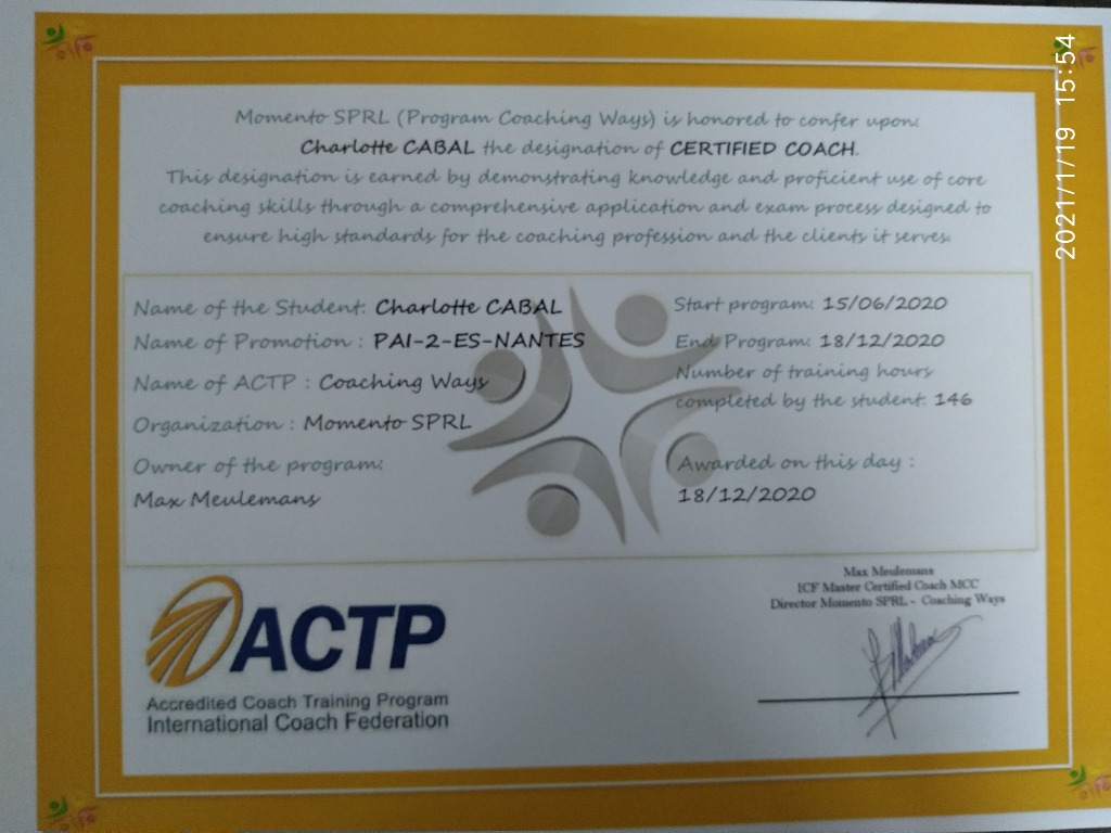 photo diplome Charlotte Cabal- Empreinte RH Angers