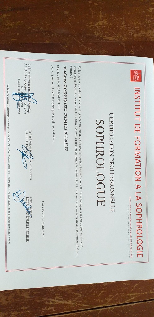 photo diplome Emilie RODRIGUEZ DEMELIN