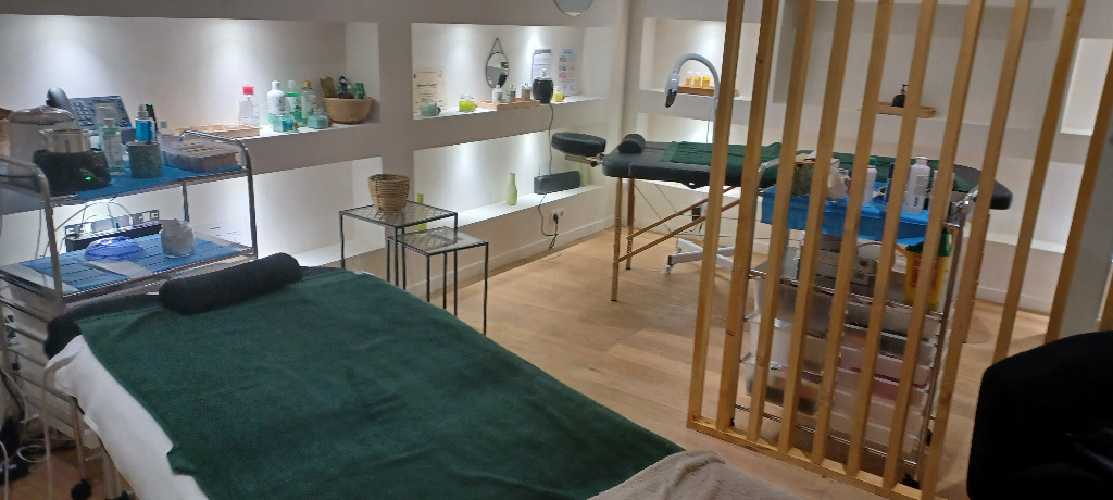 photo cabinet Abhya Massage