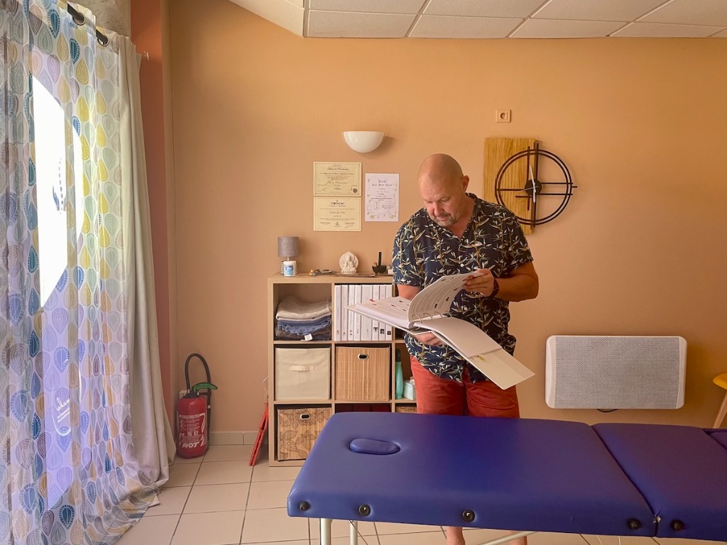 photo seance Jean-Marc Démesure Rebouteux & Magnétiseur