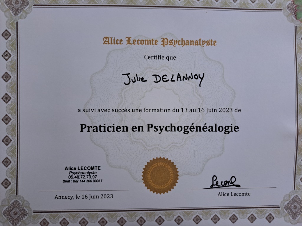 photo diplome Julie Delannoy Kinésiologie
