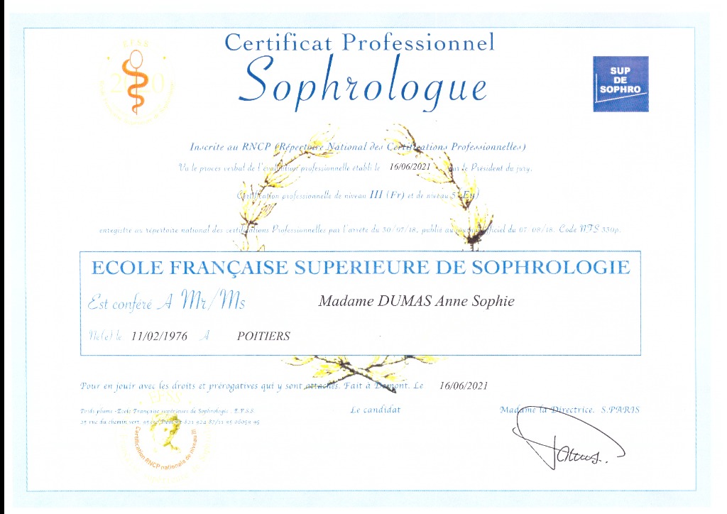 photo diplome Anne-Sophie DUMAS