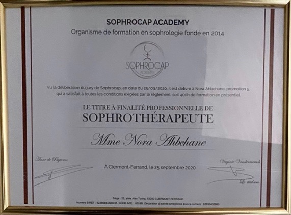 photo diplome NORA AHBCHANE SOPHROLOGUE