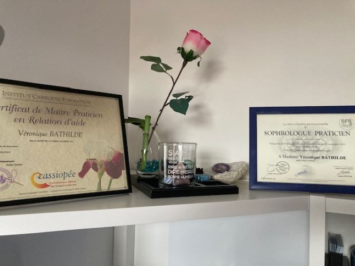 photo diplome Véronique Bathilde Sophrologie Hypnose