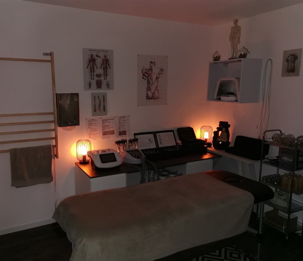 photo cabinet HUMANFORM praticienne en ventousothérapie