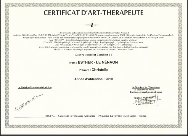 photo diplome Esther Le Nénaon Christelle