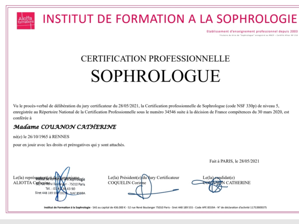 photo diplome Cathy Couanon Sophrologie Jura