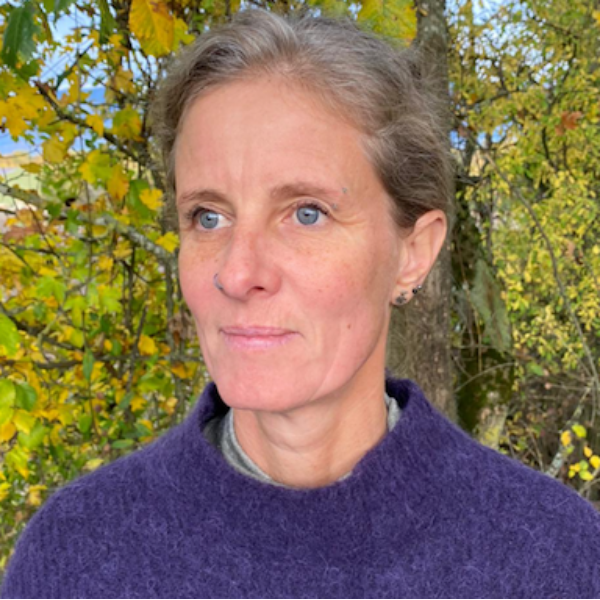 Maya POUSSIERE / AdjustQuantum