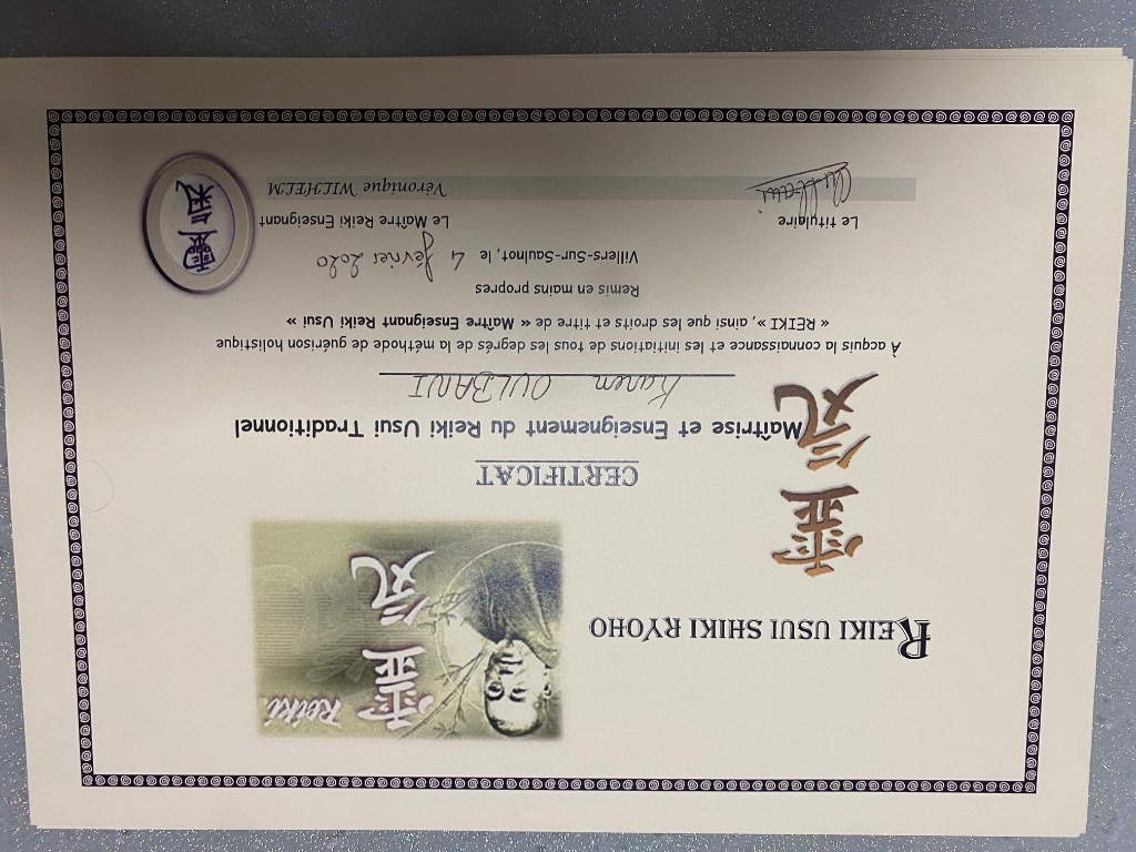 photo diplome Karen Être et mieux-être