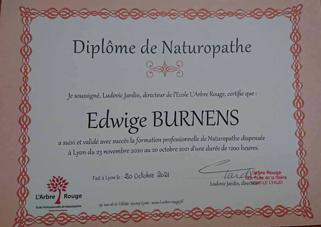 photo diplome Edwige-Naturopathe