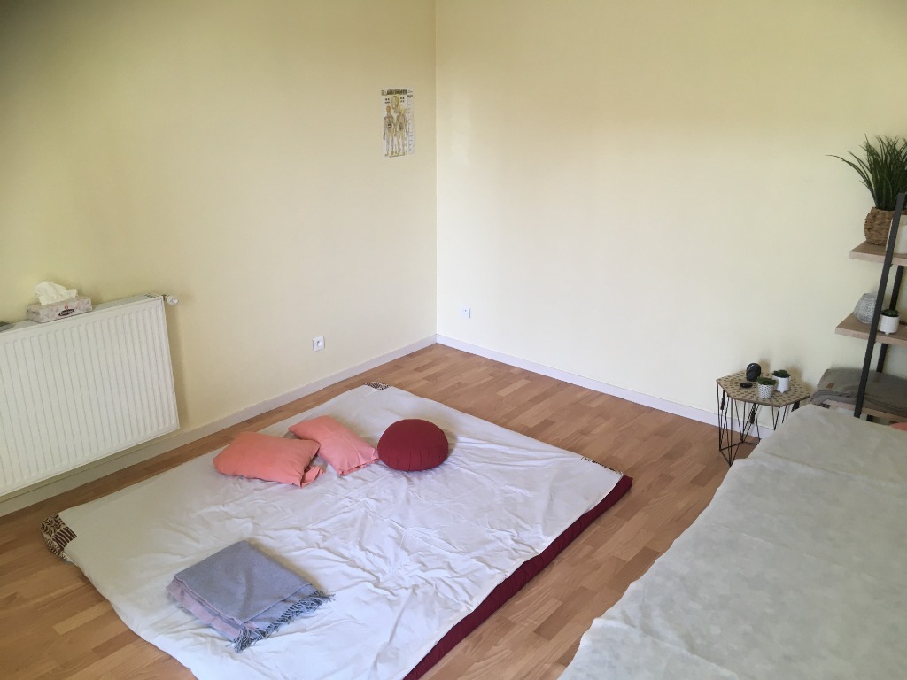 photo cabinet Murielle Johnson- Shiko Shiatsu