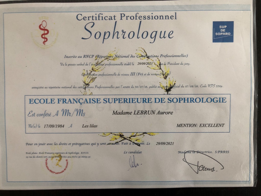 photo diplome Aurore Lebrun Sophrologue