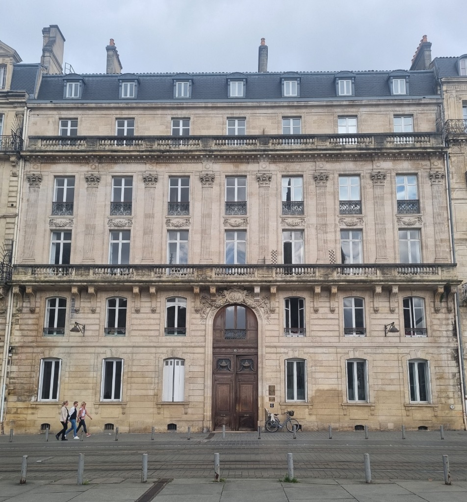 photo cabinet Emmanuelle Chrétien