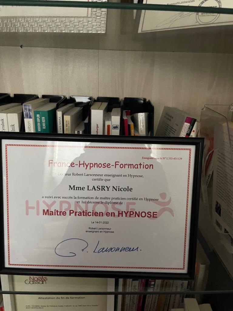 photo diplome Nicole Yam LASRY 