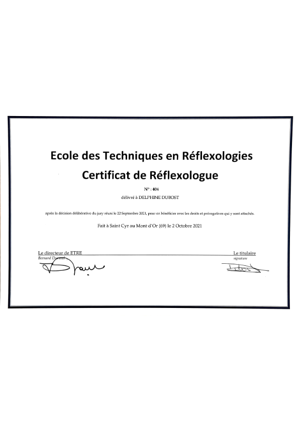 photo diplome Delphine Dubost Réflexologue