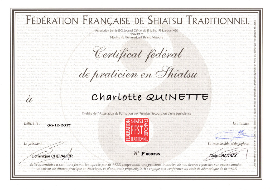 photo diplome Charlotte Quinette