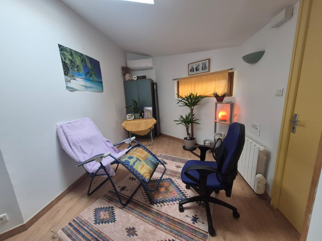 photo cabinet LARROQUE-DARAN Geneviève