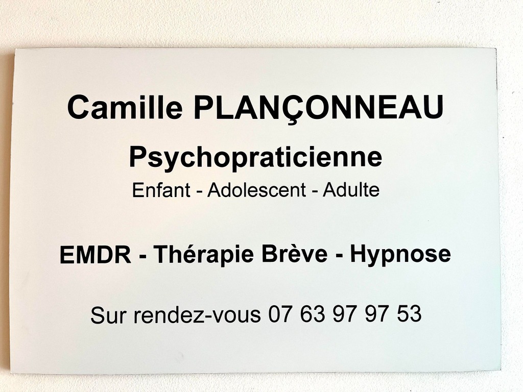 photo diplome Camille Plançonneau EMDR - HYPNOSE - PNL