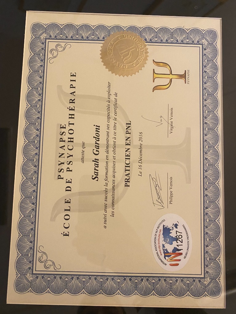 photo diplome Sarah Gardoni Hypnose