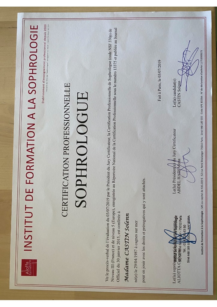 photo diplome Solenn CASTIN Sophrologue