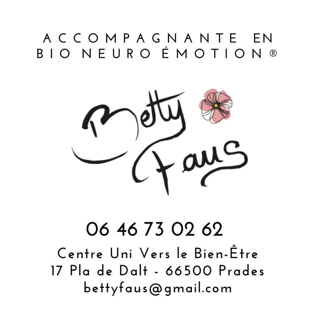 photo cabinet Betty Faus