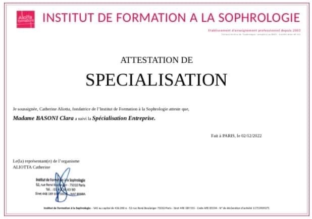 photo diplome Clara BASONI B.WELL