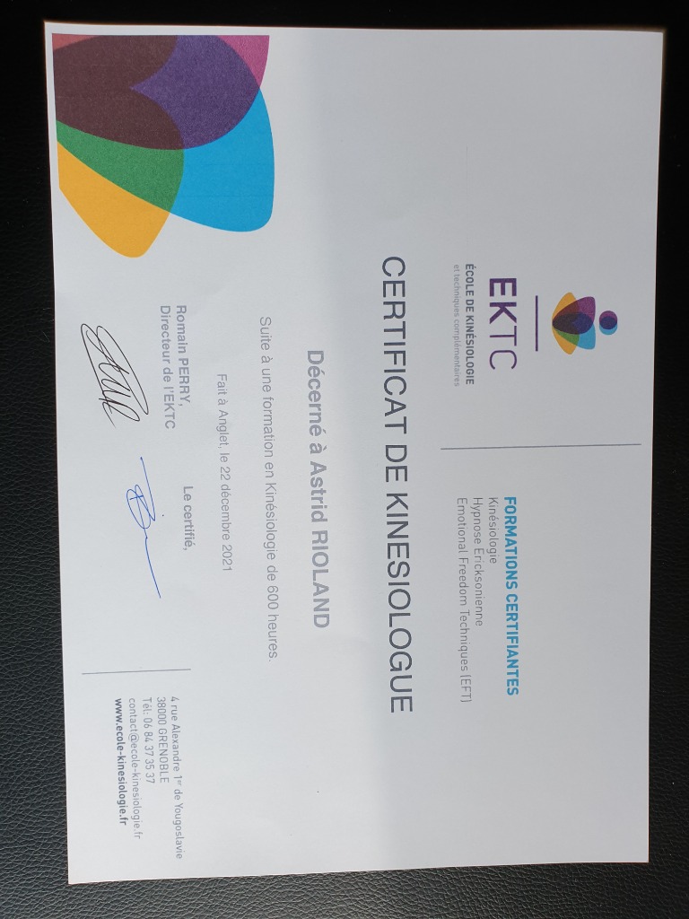 photo diplome Astrid Joy School