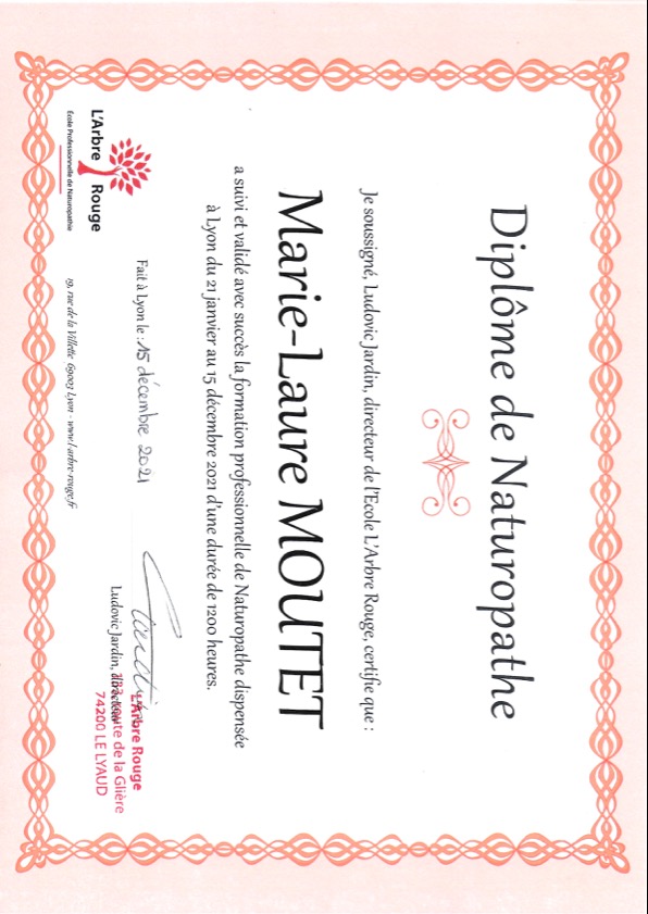 photo diplome Marie-Laure Naturopathe