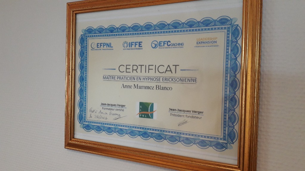 photo diplome ANNE BLANCO HYPNOSE