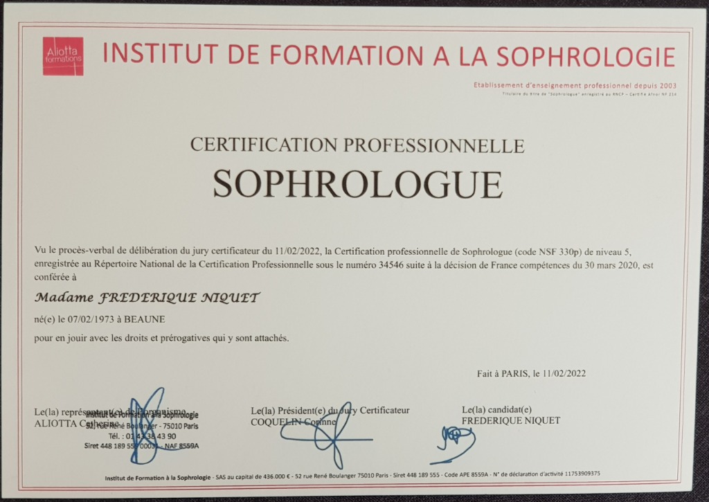 photo diplome Frederique massage bien-être