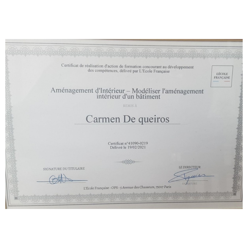 photo diplome CARMEN DE QUEIROS