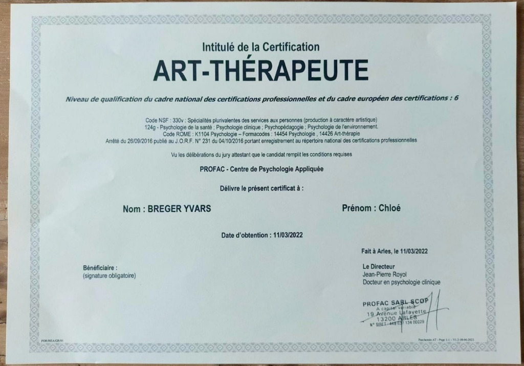 photo diplome Chloé Yvars