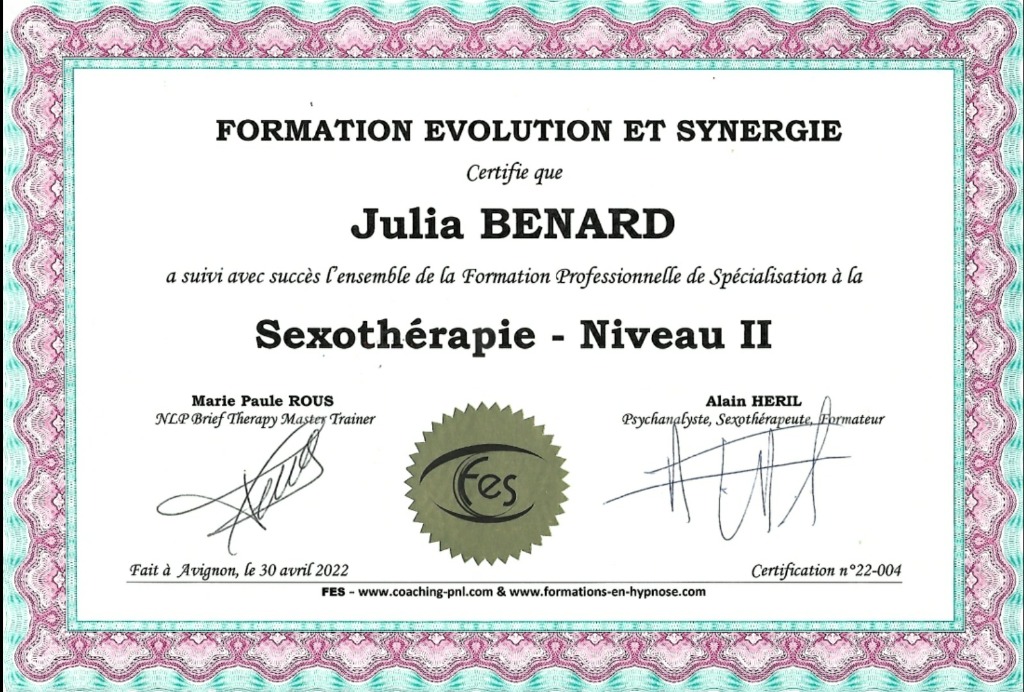 photo diplome Julia Benard Sexotherapie