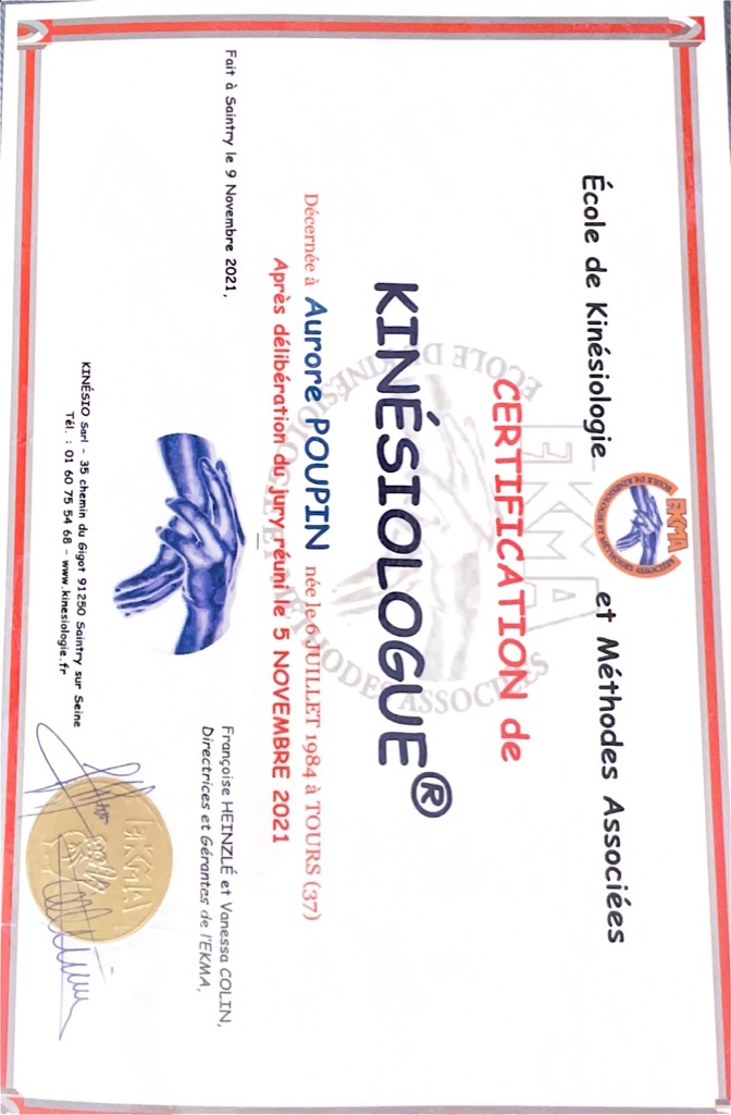 photo diplome Aurore Poupin Kinésiologie
