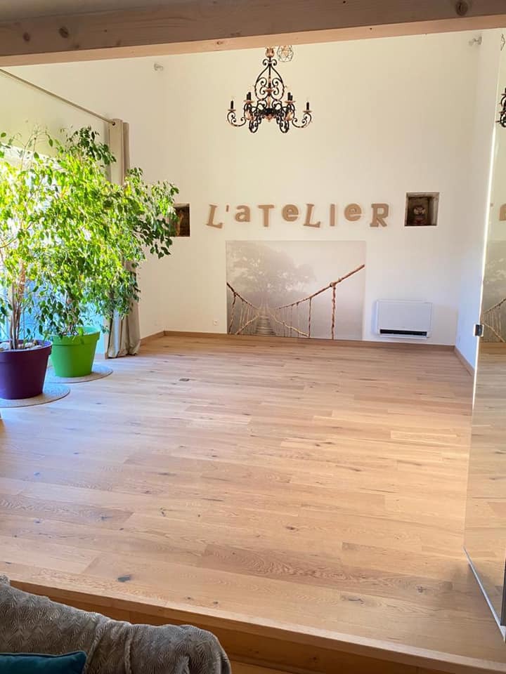 photo cabinet Sabrina RYO - SOMA Théâtre & Accompagnement