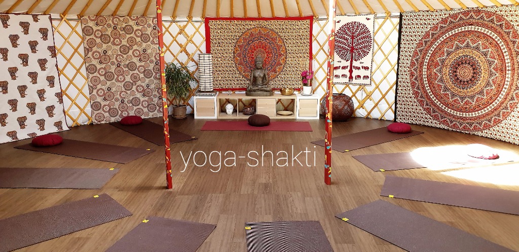 photo cabinet Yoga Shakti